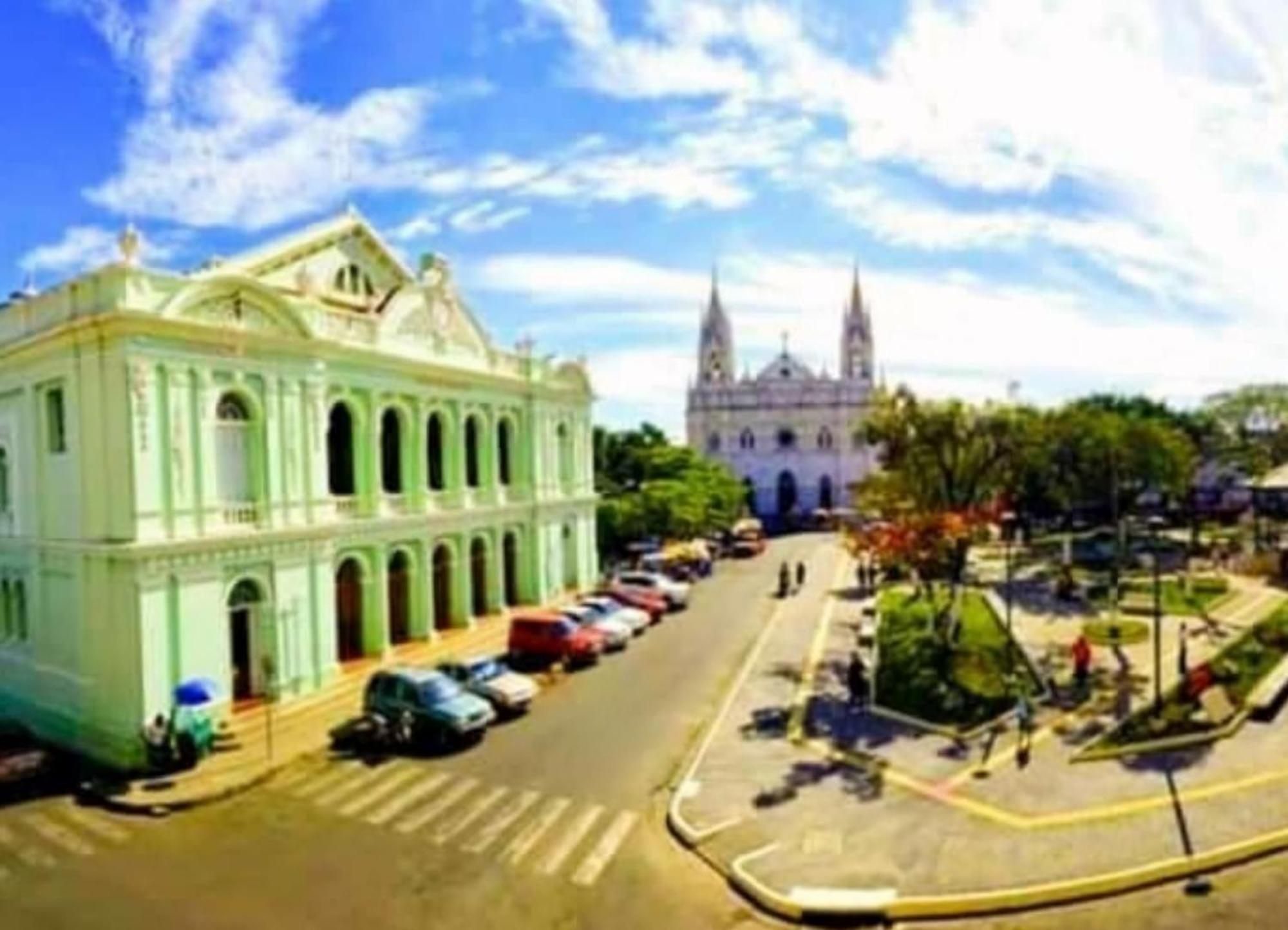 Casa Central De Santa Ana Esterno foto